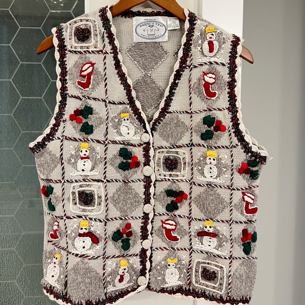 Eagle's Eye Christmas Sweater Vest Size M Beige Snowman Holly Stocking